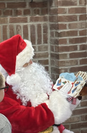 Gallery photo 3 of Avon Santa Gary