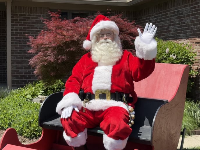 Gallery photo 9 of Avon Santa Gary