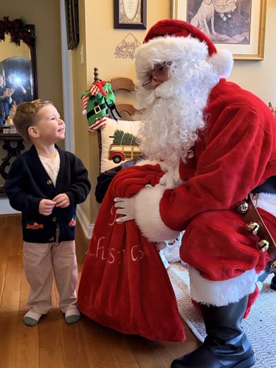 Gallery photo 10 of Avon Santa Gary