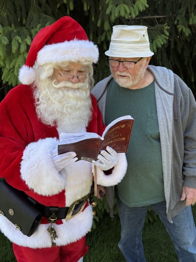 Gallery photo 12 of Avon Santa Gary