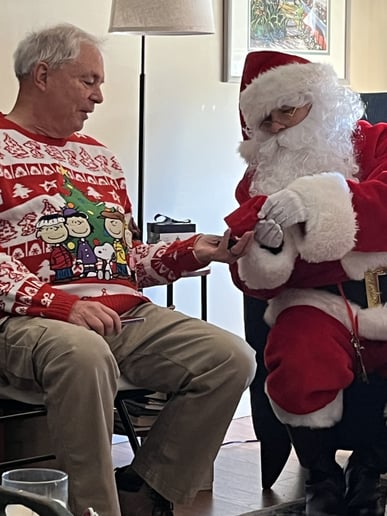 Gallery photo 13 of Avon Santa Gary