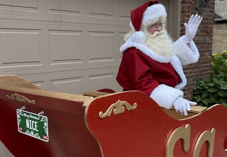 Gallery photo 4 of Avon Santa Gary