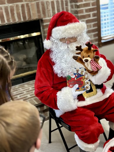 Gallery photo 10 of Avon Santa Gary
