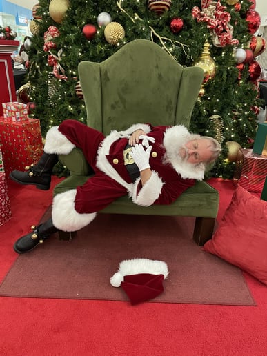 Gallery photo 7 of Santa Gary