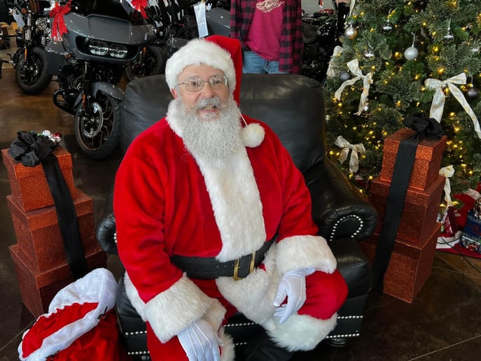 Gallery photo 4 of 'Santa' Gregory