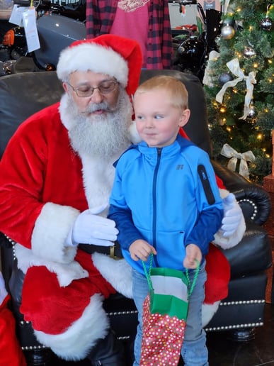 Gallery photo 7 of 'Santa' Gregory