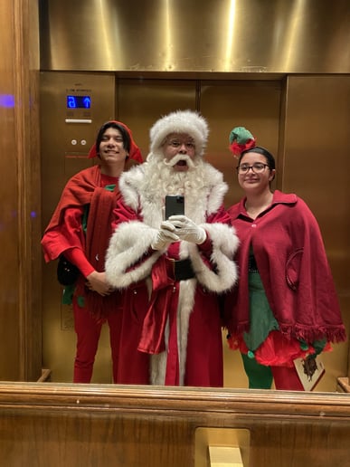 Gallery photo 5 of Santa August