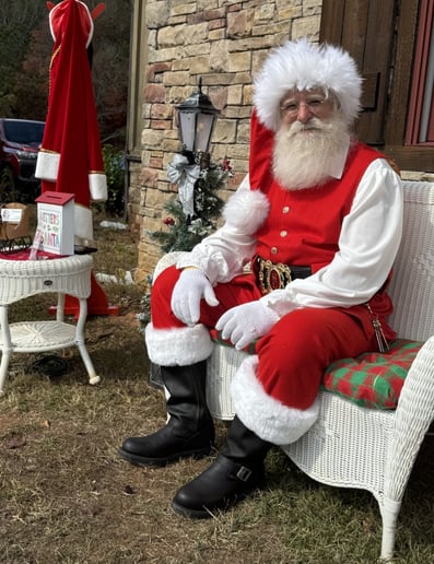 Gallery photo 4 of Santa Henson