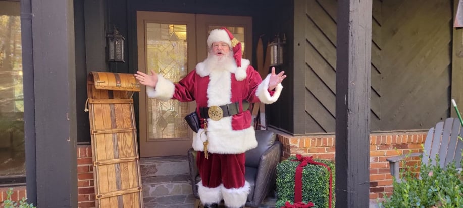Gallery photo 1 of Santa in the Lou