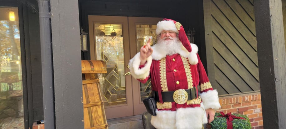 Gallery photo 2 of Santa in the Lou