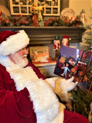 Gallery photo 1 of Santa Is On His Way