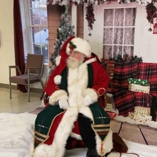 Gallery photo 5 of Santa J