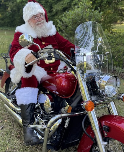 Gallery photo 3 of Santa Jed Mooney