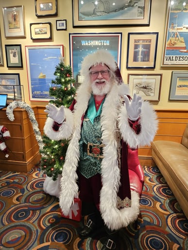Gallery photo 3 of Santa Jeffrey