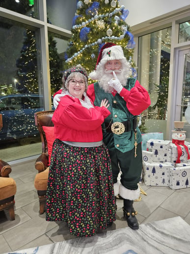 Gallery photo 6 of Alamo City Santa