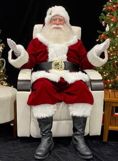 Gallery photo 6 of Santa Jonathan