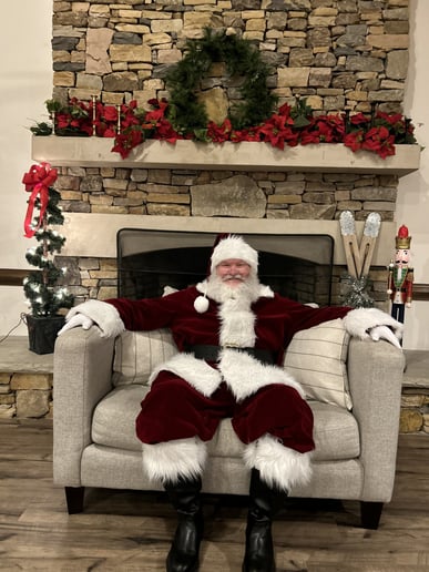 Gallery photo 3 of Santa Justin
