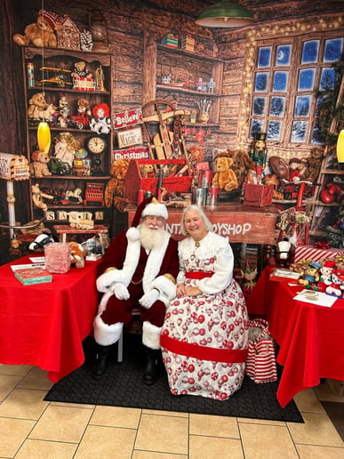 Gallery photo 3 of Santa Ken