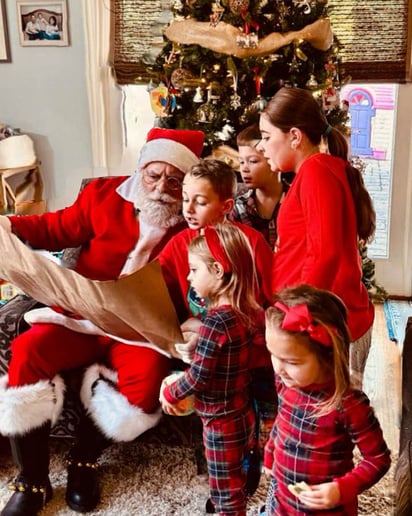 Gallery photo 4 of Santa Ken