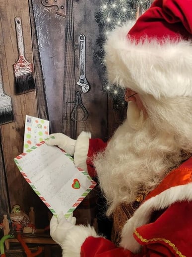 Gallery photo 5 of Santa Kevin