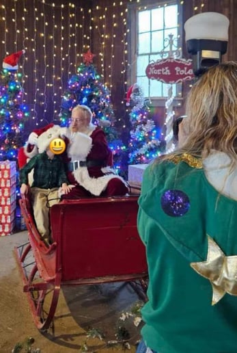 Gallery photo 2 of Santa Kevin Schorn