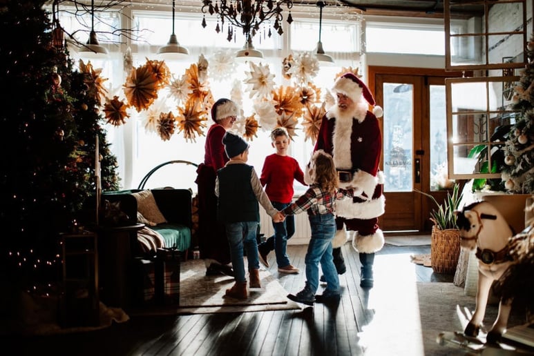 Gallery photo 9 of Santa Kevin Schorn