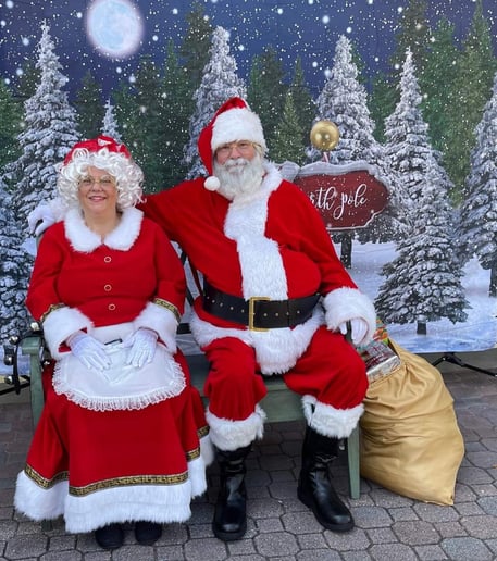 Gallery photo 1 of Santa Knott
