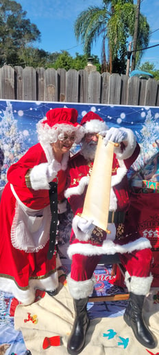 Gallery photo 6 of Santa Knott