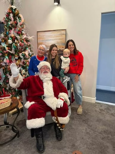 Gallery photo 5 of Santa Lonnie