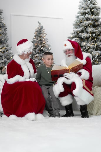 Gallery photo 4 of Santa Mac and Mrs. Merry Claus
