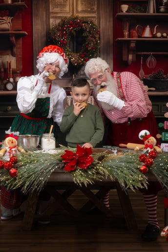 Gallery photo 5 of Santa Mac and Mrs. Merry Claus