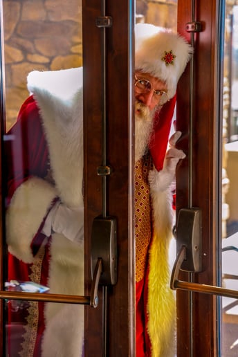 Gallery photo 10 of Santa Mac and Mrs. Merry Claus