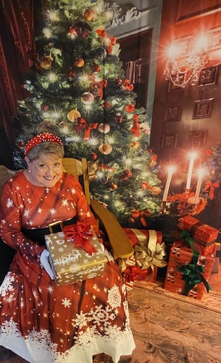 Gallery photo 3 of Santa Mock