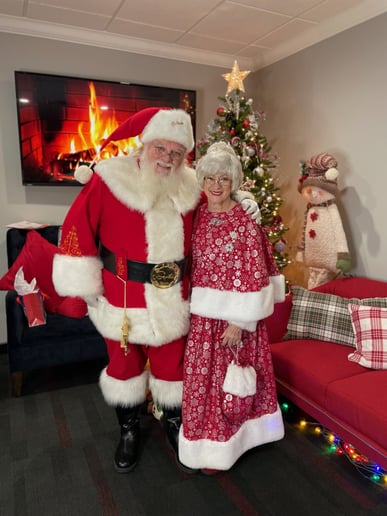 Gallery photo 7 of Santa Chuck & Mrs Claus