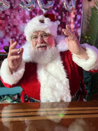 Gallery photo 7 of Santa Cisco & Mrs. Claus
