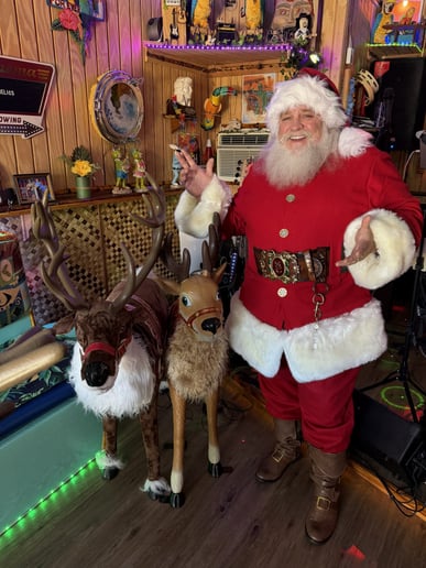 Gallery photo 9 of Santa Cisco & Mrs. Claus