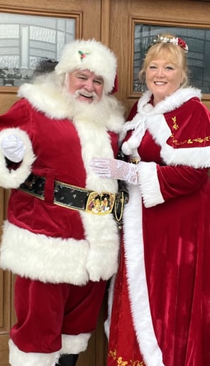 Gallery photo 13 of Santa Cisco & Mrs. Claus