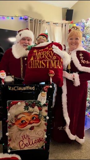 Gallery photo 22 of Santa Cisco & Mrs. Claus