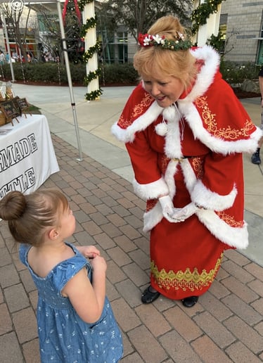 Gallery photo 24 of Santa Cisco & Mrs. Claus