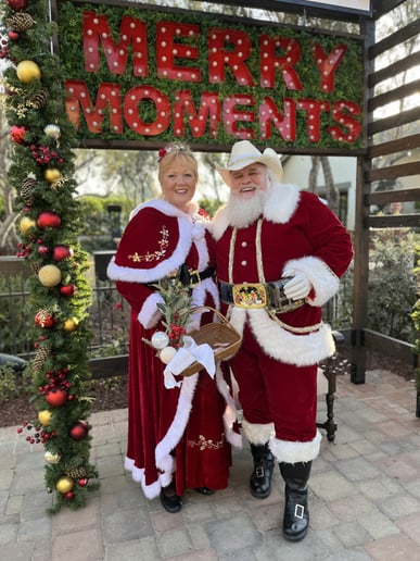 Gallery photo 25 of Santa Cisco & Mrs. Claus