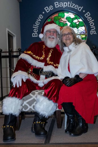 Gallery photo 16 of Santa Clay & Mrs. Claus Together
