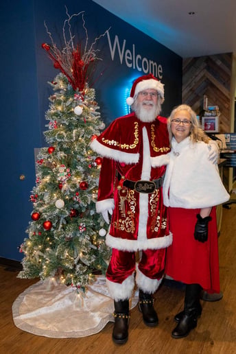 Gallery photo 38 of Santa Clay & Mrs. Claus Together