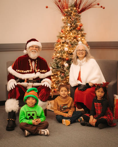 Gallery photo 18 of Santa Clay & Mrs. Claus Together