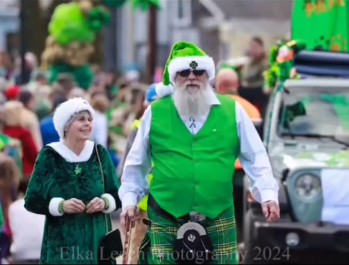 Gallery photo 7 of Santa Andrew & Mrs. Janet Claus