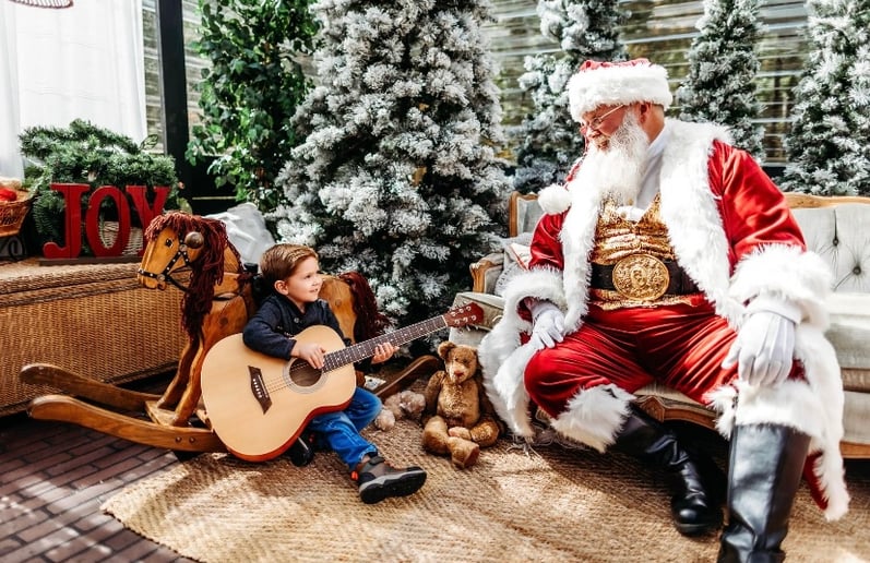 Gallery photo 6 of Santa Murphy