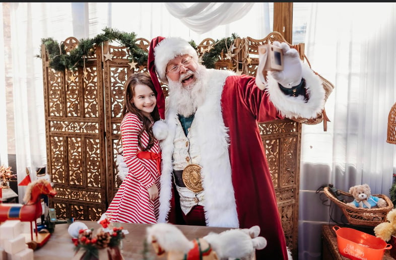 Gallery photo 8 of Santa Murphy