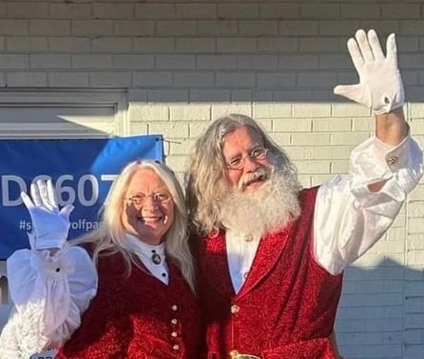 Gallery photo 6 of Santa Najib & Mama Claus