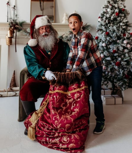 Gallery photo 10 of Santa Najib & Mama Claus