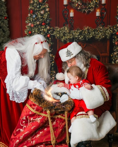 Gallery photo 7 of Santa Najib & Mama Claus