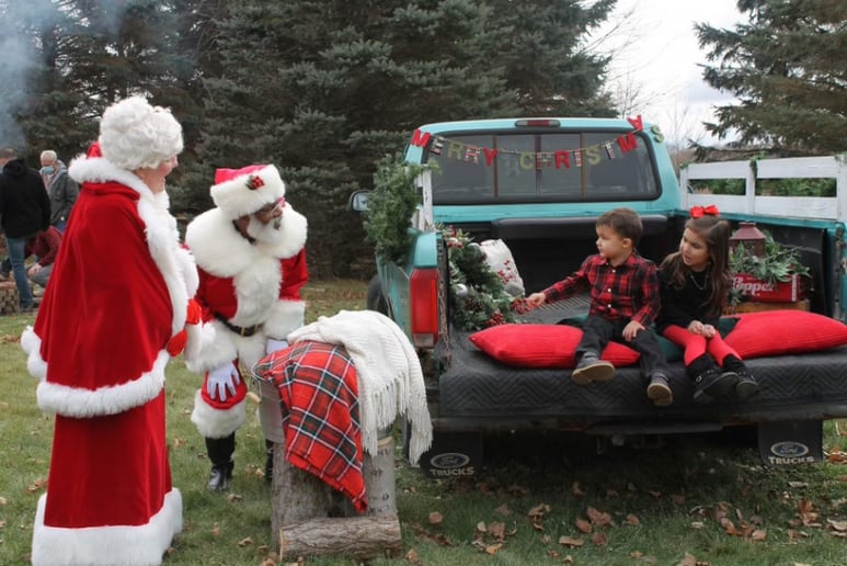 Gallery photo 1 of Detroit Santa Snow